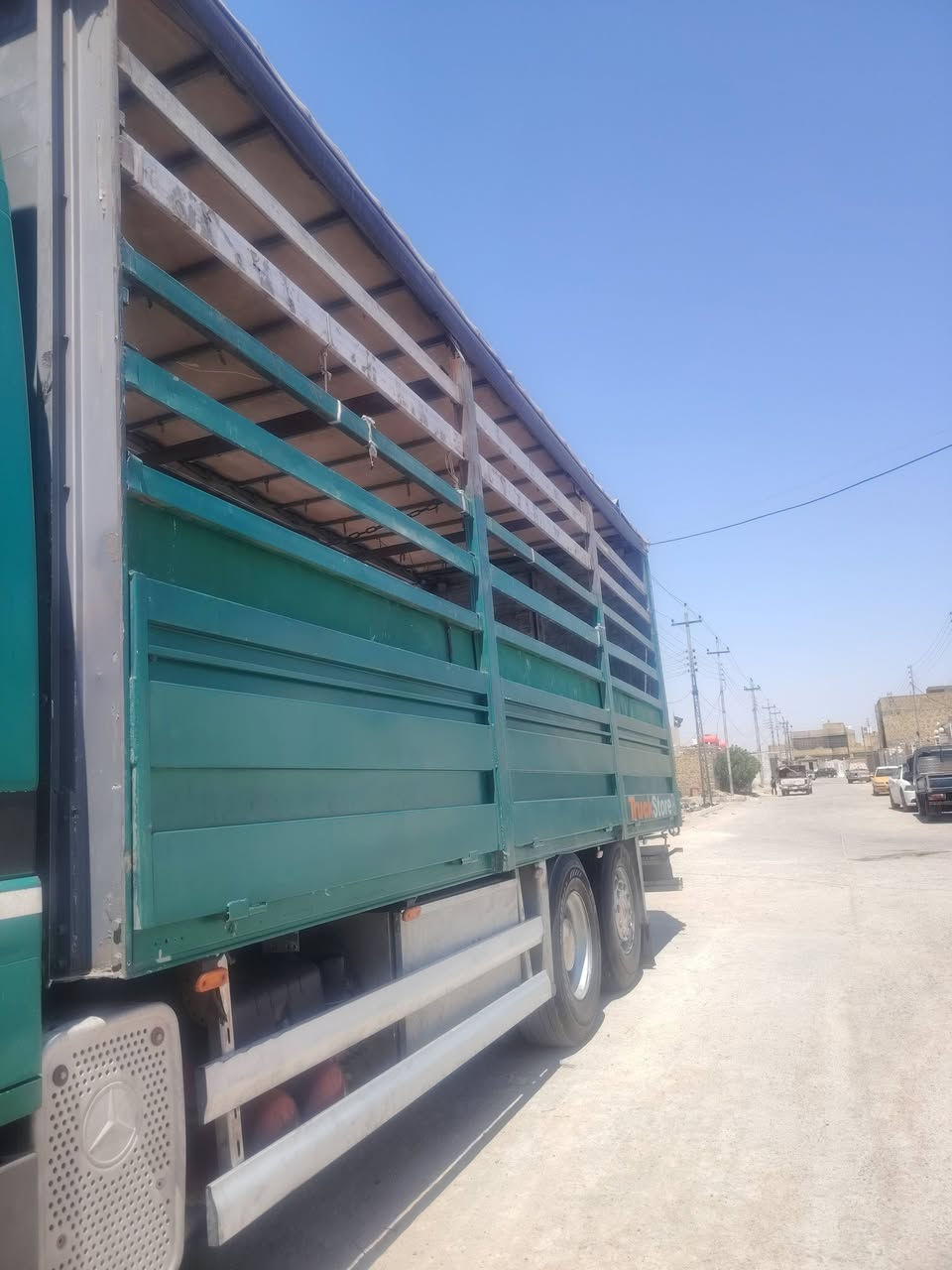 بدي للبيع طول سبعه ونص بريص ٤ونص مكان العماره *********** أثير
