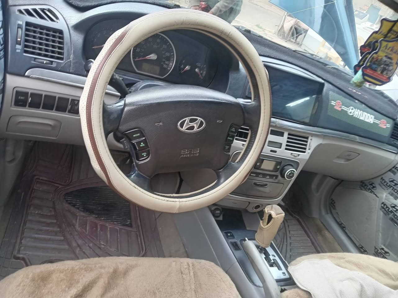 سلام عليكم سوناتا ٢٠٠٦ مكينه سته سرندر
بيه صبغ حزام جماليه تخم تاير جديد مكينه جديده
اسعر ٨٥وبيه مجال رقم بغداد 
يرهم امراوس حسب القناعه
*********** ***********
مكان السياره فلوجه
