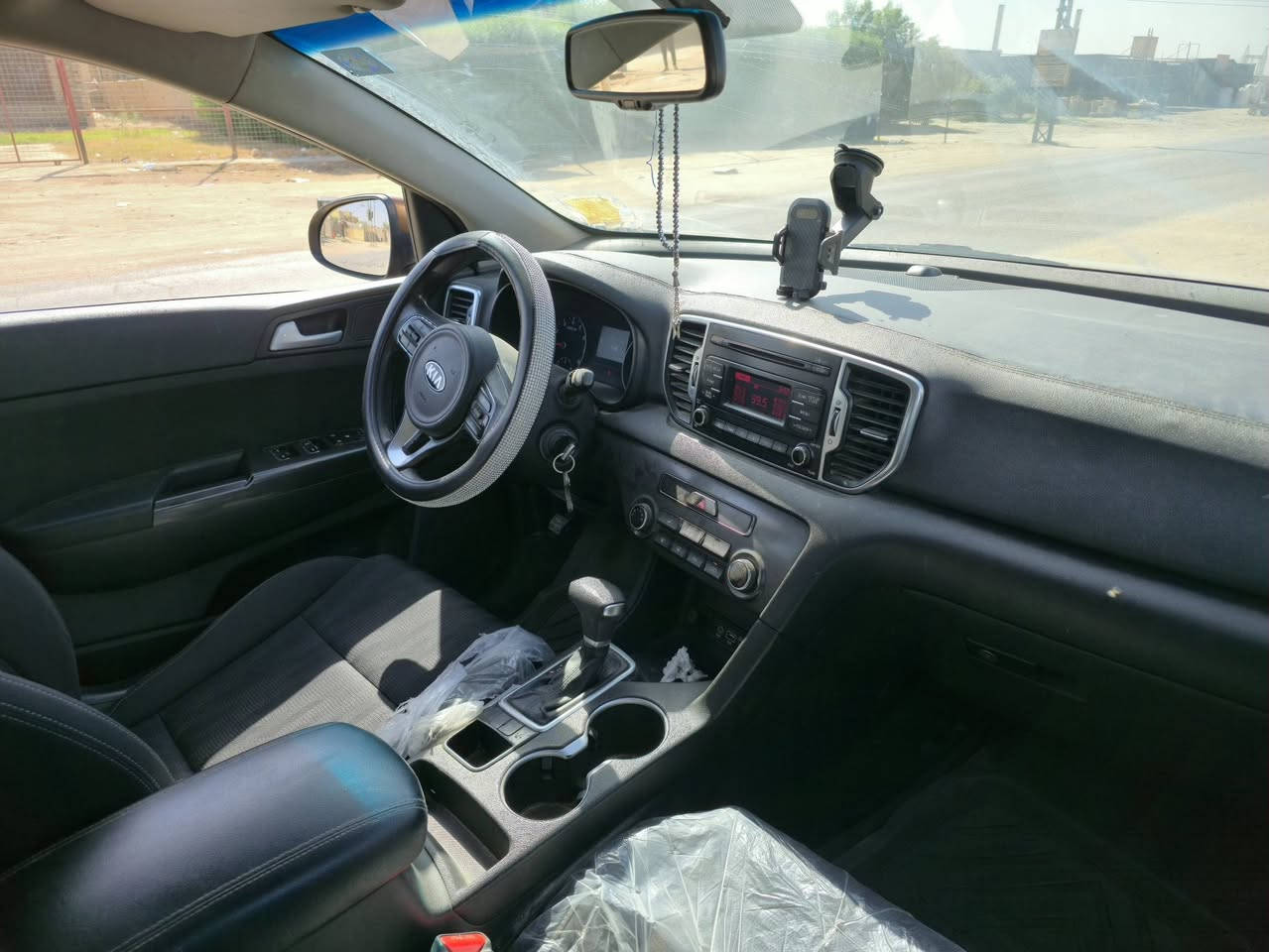 السلام عليكم كيا سبورتج خليجي موديل ١٧ سيارة جاهزة كير مكينة حدادية تخم تاير سيارة بأسمي رقم قادسية بيها بنيد صبغ وربع الجاملغ الخلفي وبالباب دحجه بسيطة مكاني الديوانيه سعرها ١٢٦ قفل الرقم ***********
