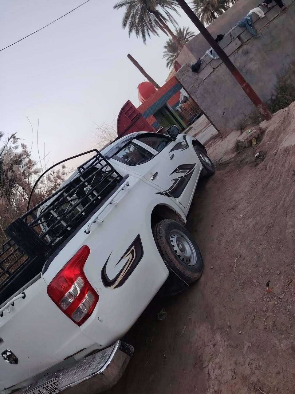 السلام عليكم سياره دوج رام  مكفوله كفاله عامه سنويه مجدده وبسمي السعر 135 وبيه مجال مكان بابل القاسم وغير متواجد على الفيس هذا رقمي ***********
