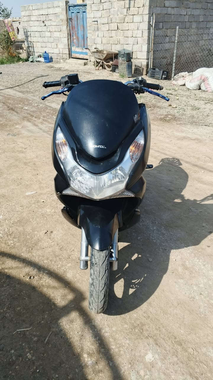 دراجه بس سي اكس pcx جيل اول ياباني 🇯🇵 مجفته تجفيت شركه  اكسل مكفول شلعه ومعدل تخم تاير جديد حساس ستان شغال كهربائيات كله شغاله السعر 1100 مليون وميه للاستفسار *********** واتساب
