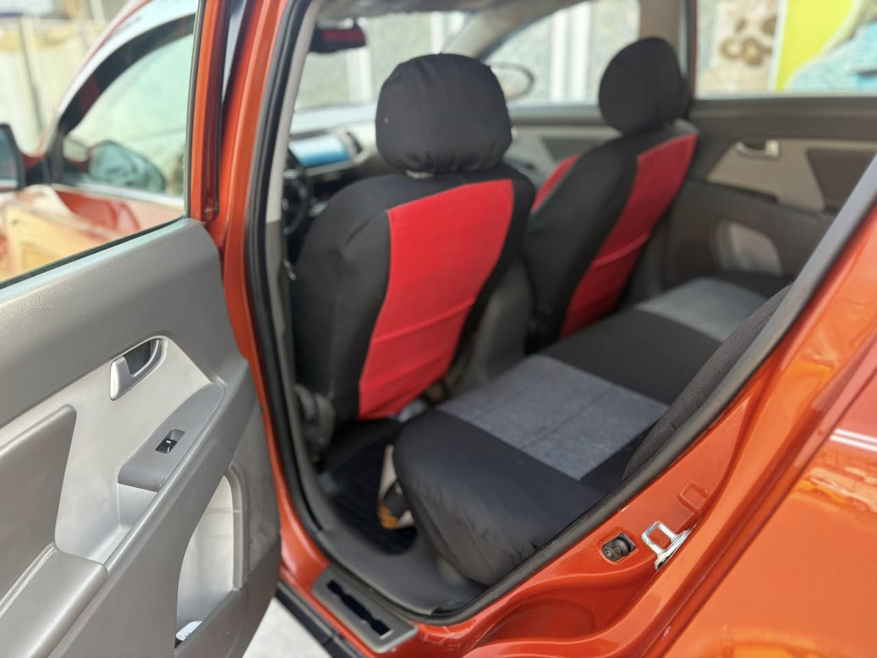 السلام عليكم كياسبورتج 2015 خليجي رقم بغداد الجديد. 
شركه العامه سياره جديده بمعنه الكلمه صبغ شويه من جاملغ بدون دواخل السعر 142 مجال بسيط 
محرك 2000دوش 
شاشه كامره 
مري شفط 
حساس خلفي 
منظومه زنون 
تحكم ستيرن جهتين 
ماشيه 110mk حقيقي 
سياره جديده معنه الكلمه مكان سياره بغداد للستفسار 
***********
