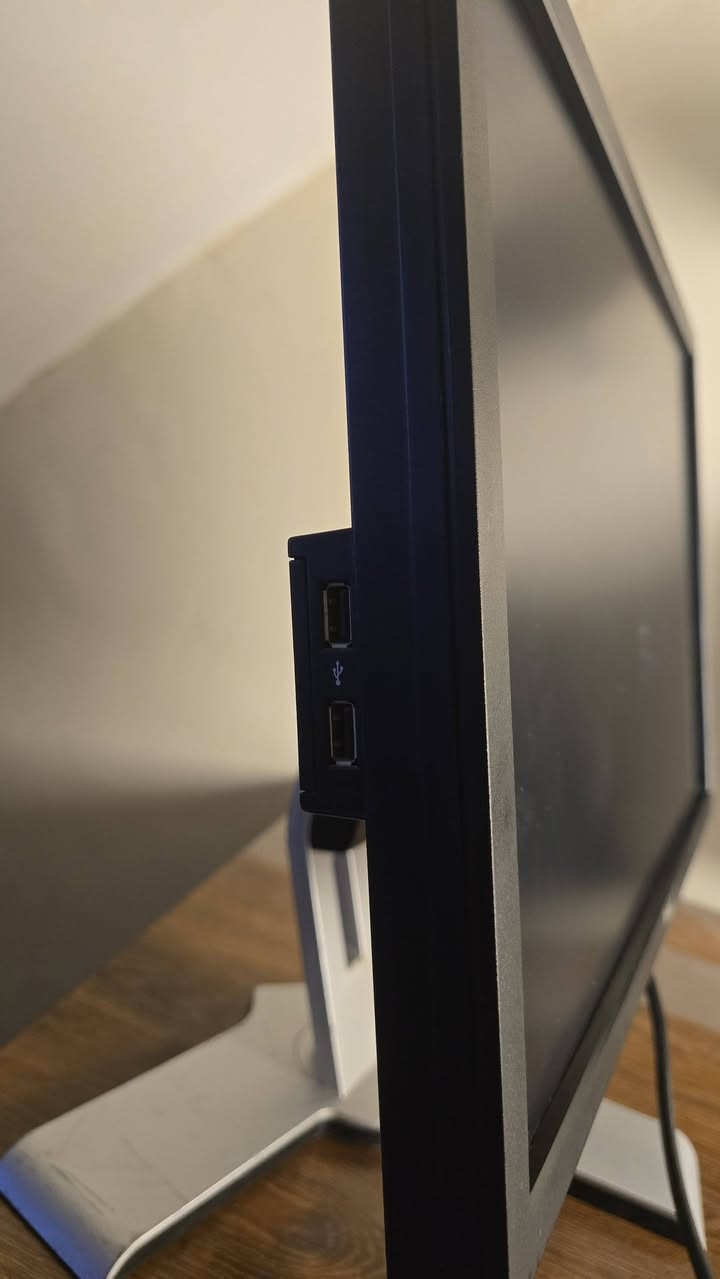 شاشة حاسبة ماركة ديل قلابة حجم 20
السعر 100 الف

للتواصل *********** وتساب
