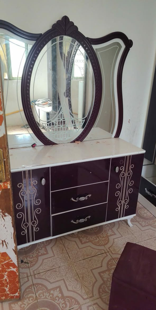 غرفة تركية بدون جرباية ضخمة وقطع نضيفة ضرر فقط سكة كنتور تتبدل قطعهة كنتور وزاوية وميز مراية وجرارات ٤ وكمديات لجرباية بدووون جرباية السعر ب٣٥٠ وبيهة مجال


**إذا كنت صاحب هذا الإعلان وتريد حذفه لأي سبب، رجاءا أرسل رسالة إلى الدعم الفني**