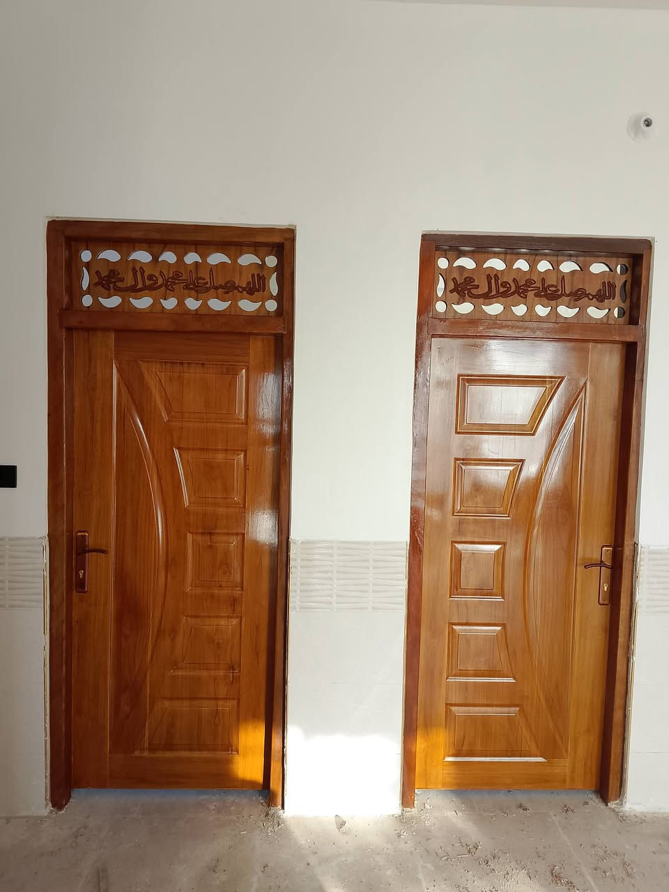 البيت للبيع طابو زراعي 300 متر سند 25 حي الامين الثاني مقابل المدارس خدمات كامله بناء 2025 ثلات غرف نوم استقبال مطبخ صاله صحيات داخل وخارج كراج حديقه البيت فارغ مامسكون سعر على الاتصال ***********
