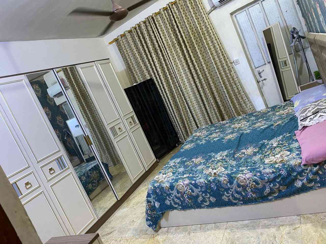 السلام عليكم بيت للبيع مساحته 125 متر زعفرانية شارع الكهرباء للاستفسار على الرقم ***********
