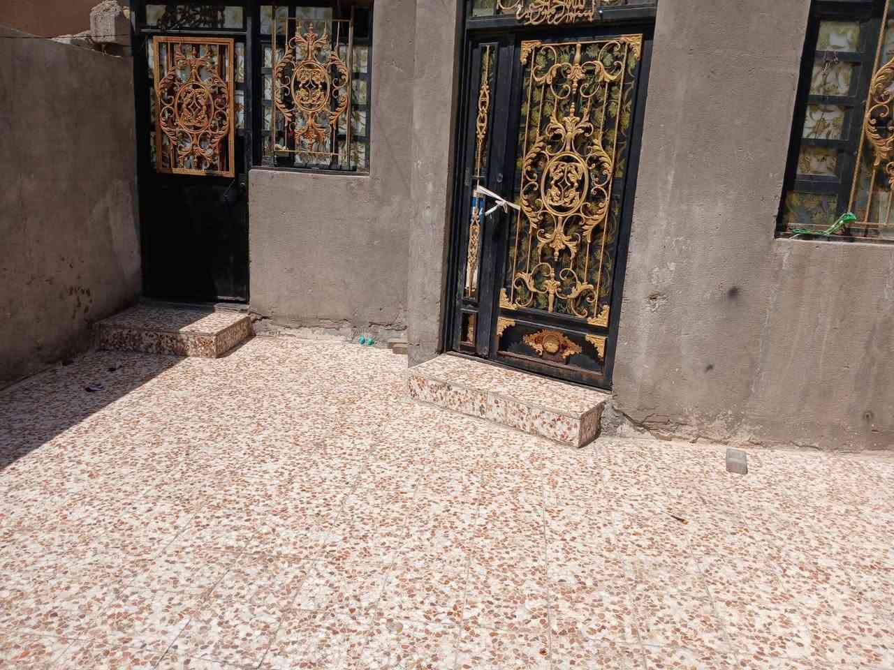 سلام عليكم بيت ليجار حي قام قرفه محمام صاله مطبخ ستقبال حمام خرجي كراج.    ٤٥٠     ***********
