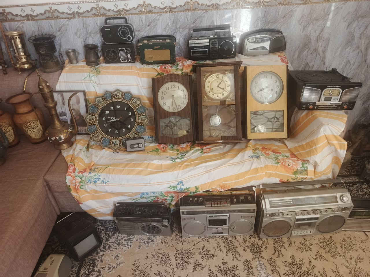 ‏السلام عليكم للبيع غراض اثريه و قديمه  و كلهن نضاف  مكاني بالنجف  رقمي ‪***********‬ علمآ  الغراض صار سنين محتفض بيهن  ماعندي محل
