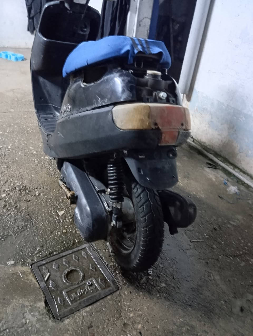 ماطور بوتين للبيع
متروك ما يشتغل شاصي شرط
سعر 90 وبي مجال تك سكريته
مكاني موصل جانب الايمن 
*********** واتساب
