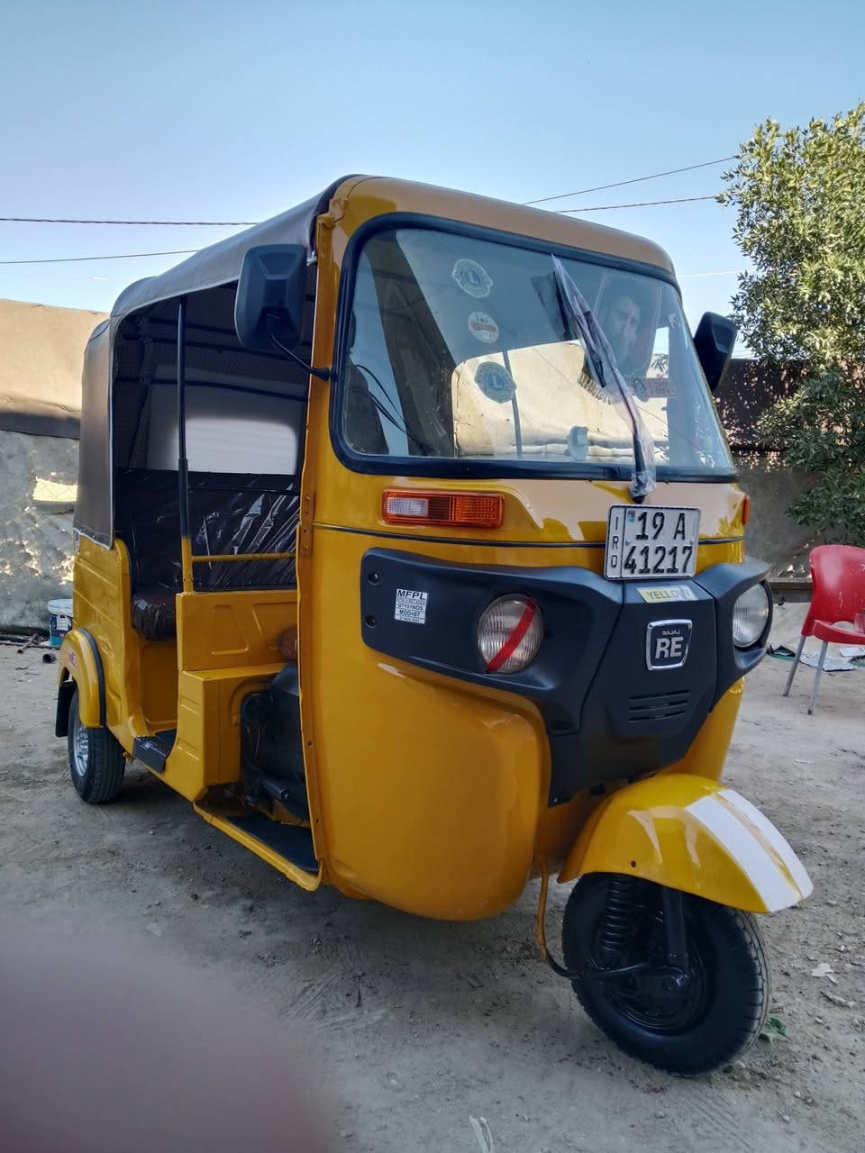 من رخصة الادمن 
السلام عليكم.    تكتك 20شهر 12
رقم وسنوية بسمي امداور ثاني يوم  كهربائيات كلهه جديد تخم تاير جديد جادر جديد  كماليتة كلهة جديدة التكتك حلوة ونضيفة 
شاد مكينة 22 شرط مامفتوح برغي بي مامفتوحة 
مصبوغة صبغ عام لجمالية بيهة طخة فقط يم البكلايت 
السعر 6/100بيهه مجال شي قليل هاي مال جناي 
مكان كربلاء حي العسكري 
الاتصال بالرقم***********
