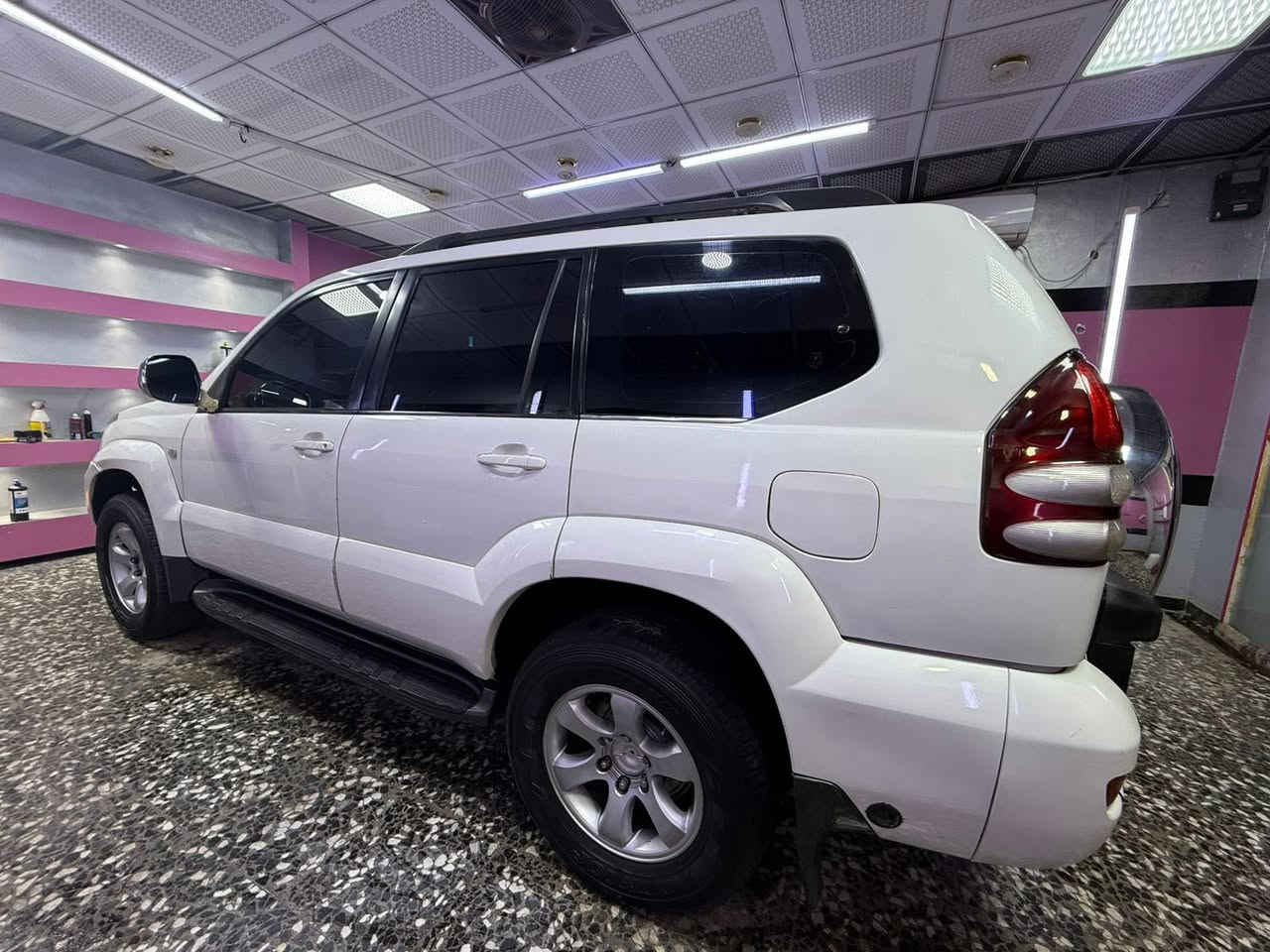 برادو
٢٠٠٣ 
محرك بلادي
رقم بصرة مميز  
حدادية جديدة
تبريد. شغال
شاشة مال لكزس 
كيجات شغالات عدا البانزين عاطل
تايرات جدد
بيهه خربطة بالمكينه سبب نوزلات وبلكات
والكزوز يرادله تبديل 
سيارة بيها خياس جوه الباب الوره حادث غير مكفولة   وماعرف شنو 
الحادث مالها شراي تجي تفحص وبخدمتك 
هاي تفاصيل واضحة 
سعر ٩٠ 
مكاني بصرة 
رقم الهاتف 
***********
