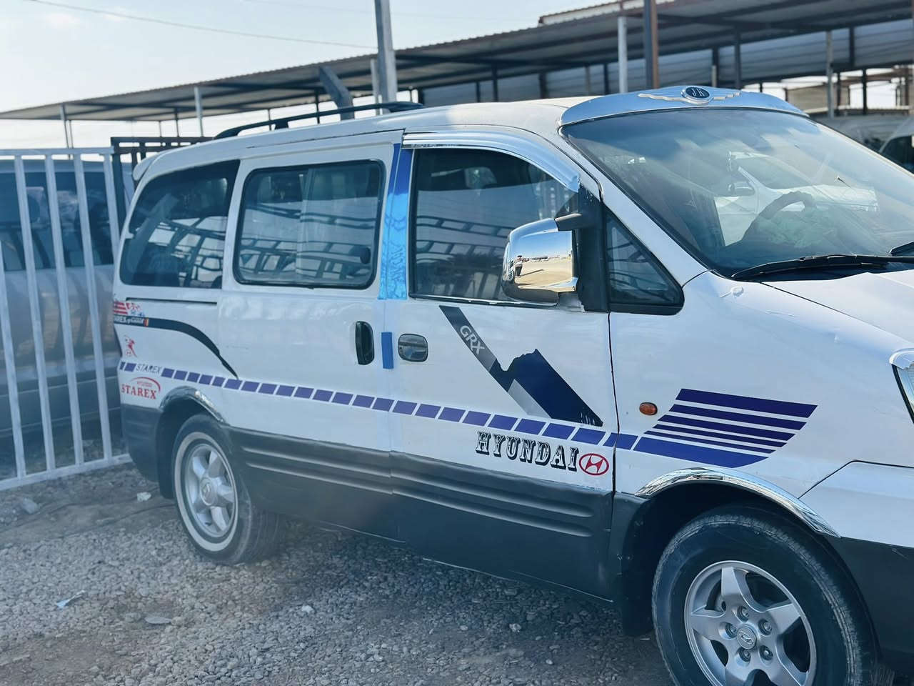 السلام عليكم ستاركس 2000محدثه 2007رقم واسط جاهز تخم تاير حداديه كفاله من الضربه 50ورقه وبيه مجال المكان بابل الشوملي معرض سيد اكرم الشرفي  
*********** سيد حسن الشرفي.
