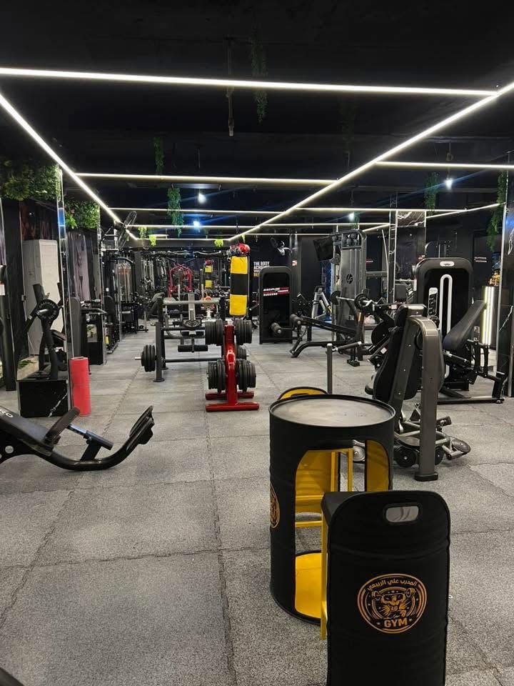 للبيع قاعة مساحة ٢٥٠ متر بالطول  قبل يومين كملتها وتعبت عليها بس ديكورات وسبالت ودكتات شدتين اله
اجهزة كوبي امريكي بالكارتون جديد طك فلين ابيع القاعة والمكان والملحقات مابيع بس اجهزة  شلع قلع ابيع
سبب ضرف خاص والله كلفتني اكثر من ٥ ونص 
قافلها ٥ شدات  واتساب ***********
