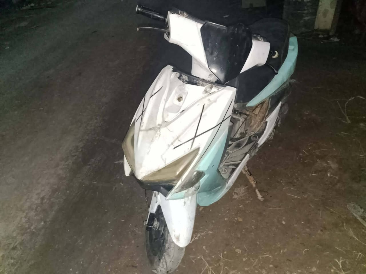 السلام عليكم
سكنس صيني شغاله كفراتها تعبانه السعر 150 وبيها مجال 
***********
