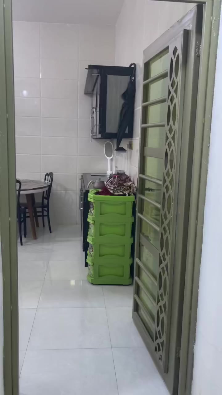 السلام عليكم
دار للبيع المساحة 200م

في 6 كيلو قرب ماركت زنبيل 

طابو صرف بأسمي 

الوجه 10 والنزال 20 

يتكون من كراج واستقبال وكيلدور 

وصالة كبيرة ومطبخ وغرف 2 ومناور 2 وصحيات داخلية وخارجية 

البيت جديد بناء سنة 2023 

للاستفسار الاتصال على الرقم *********** متوفر واتساب 

السعر 110 ويي مجال 

البيع نقد فقط بدون قصط او مصرف
