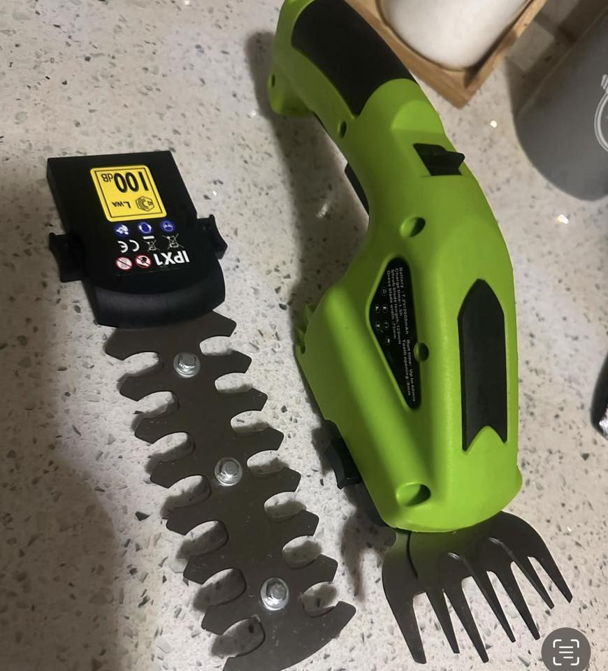 مجموعة غراض للبيع المراسله عالخاص او واتساب سعر مناسب جداً للتواصل *********** بغداد البلديات
