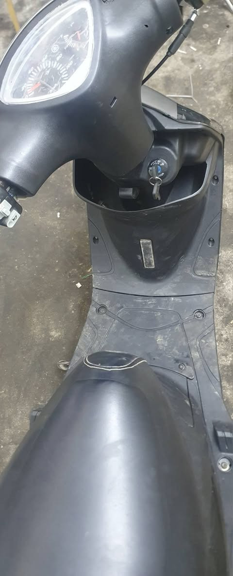 السلام عليكم  راح اذكر التفاصيل  كلها كدامك اقراهن وركز زين
قبل لا تدخل وتعبني رجااا 

ماكس عدله للبيع تعمير كله جديد 

١- محرك  مفتوح مفتوح بوشه ٤٩ ناعم
٢- نكره هندر سلف شغال عوزه باتري  ولو شاد جديد
٣- سوادات جدد 
٤- كفرات جدد
٥- مازده جديده
٦- جوزه جديده 
٧- قفل جنطه  واير جنطه جديد بس يشكل مرات يفتح 
٨- بريك امامي جديد صينيه فج دسكات  بريك خلفي
٩- استان نص استان صفح
١٠- صالنصه  اف ام صوت وسط

الكهربائيات 
١- لايت عالي ناصي
٢- اشاير جدد  سكنات بكلايت  
٣- عداد سرعه شغاله عداد بانزين شغال 
٤- سلف جديد  عوزه باتري

الدراجه جاهزه مجهزه اركع هندر واطلع بيها اي مكان 

السعر ٤٥٠ وبيها مجال قليل فقط بيع بدون مراوس 

العنوان كربلاء شهداء سيف سعد ***********
