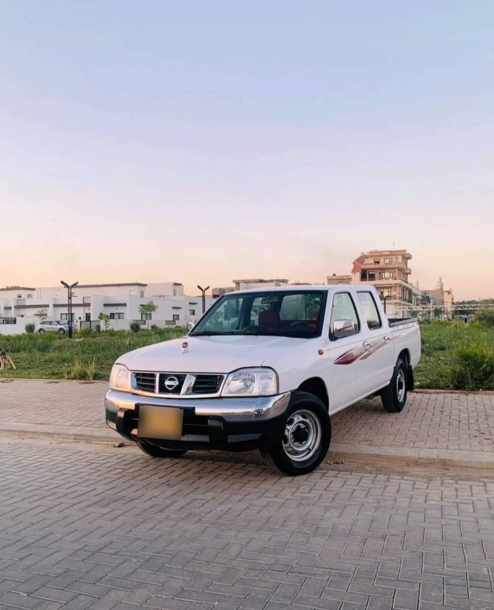 سلام علیکم نیسان بیکاب للبیع مودیل 2011   134000km فقط  رقم تلفون ***********
