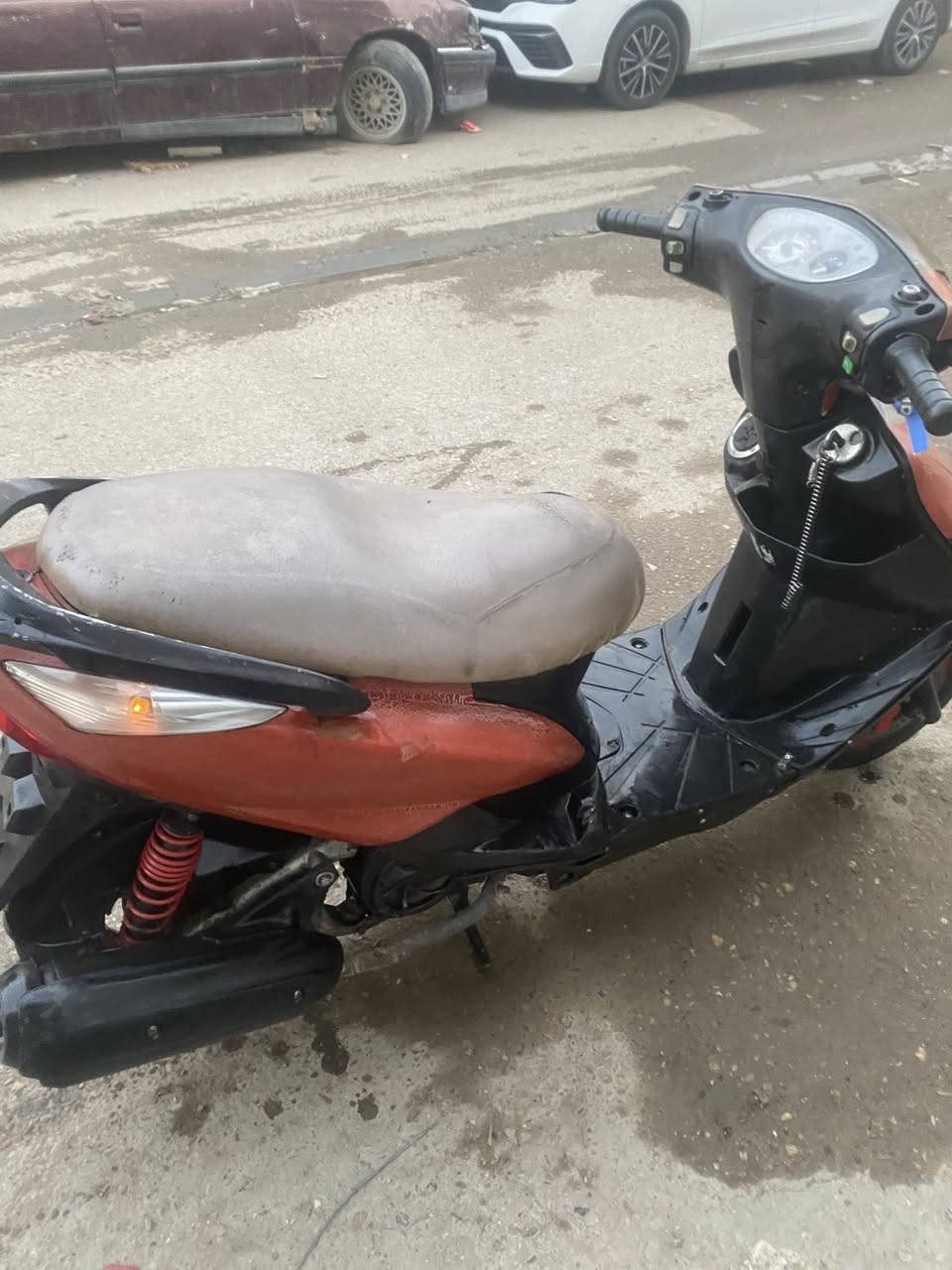 سلام عليكم دراجه ثعلب 140دراجه كامله  صوته ناعم كهرباءات شغاله سلف هندر شغاله  دراجه مكفوله من سرقه نقصها بس كابرتير تنضفه وبس ابريكات شغالات كلشي شغال كلوب اشاير سكن قفل ستيرن جنطه 400وبيها مجال مكاني بغداد الوشاش+***********
