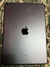 ايباد ٨ • ما مفتوح • شاشة مكسورة