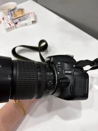 للبيع كاميرا نيكون Nikon D5100 نظيفة جداً 📸 العدسات المرفقة: عدسة (18-...