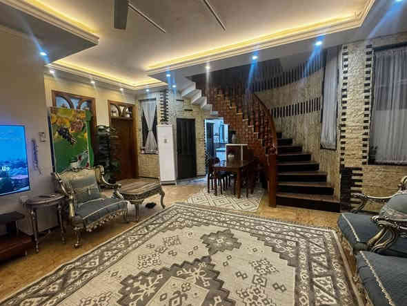 للـبـيـع 🏠 الكـرادة خارج 

عنوان العقار 📍 الكرادة خارج قرب كنيسة مار يوسف

🔶 المساحة  200  مـتـر

🔶 الواجهة  10  مـتـر

🔶 بناء حديث #سند مستـقــل

يحتوي على 3 طابق - صالة مطبخ حار ومطبخ بارد وصالة

وهول وغرف نوم نظام سويت عدد 7 ومجموعة صحيات 👍

 ــــــــــــــــــــــــــــــــــــــــــــــــــــــــــ
‎‏‎((شركة دار السلطان للعقار حيثٌ تَلتَقي الرُوٌية ,بلتَمَيٌز ))

❗️❗️ نسـتـقـبل العروض البيع الشراء والايجار ❗️❗️

بيع - شراء - ايجار - ادارة امـلاك - مقاولات عامة

‎‏‎📊كل ماعليك الاتصال أو المراسلة على الصفحة *ʲᵒⁱⁿ ᵘˢ*

 حسن زوانة *********** - ***********

‎‏‎الفرع الاول /عرصات الهندية مجاور فندق بلوم 

‎‏‎ الفرع الثاني /الـسـيـديــة الضباط مقابل افران الرباط

‎‏‎‏‎زبائننا الكرام بِكُم نَرتقي ونَتشرف بزيارتِكم ونَفتخر بخِدمتِكم ❤
