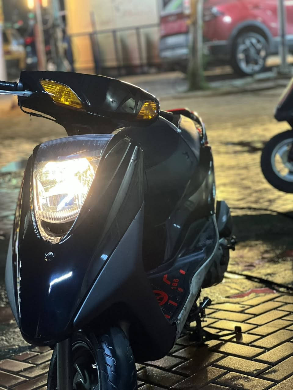 لام عليكم دراجه نوع ابريز للبيع دراج مكفوله كفاله عامه محرك وكهربائيات كله شغاله ناقصه واير كيلو متر بس عليه كلجات رياضي شلعه ومعدل الدراجه سعره 800 وبيه مجال مكاني بغداد الاعضميه رفم الهاتف ***********
