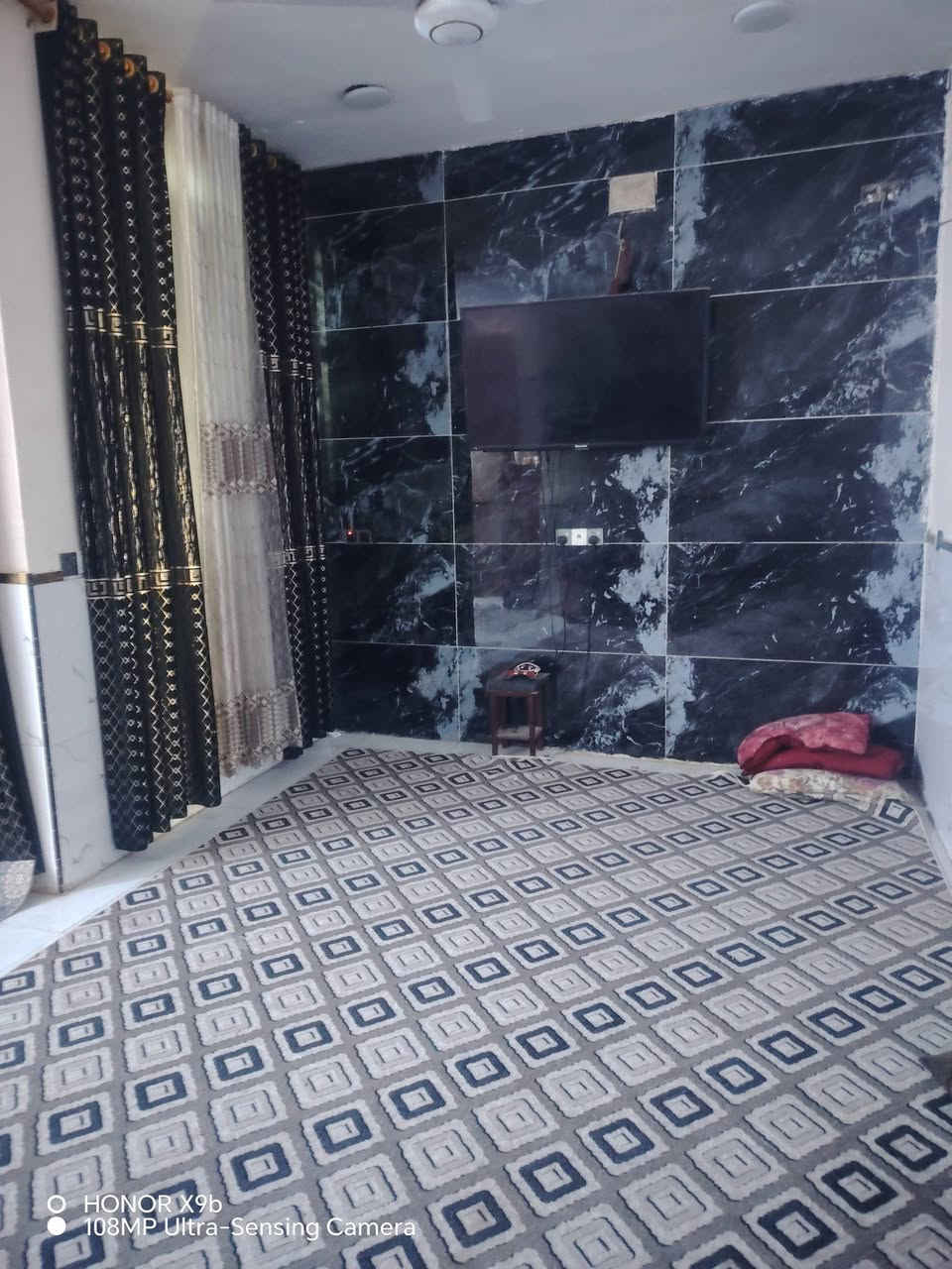 سلام عليكم دار للبيع مساحته ٢٠٠ متر  زراعى الوليد طابو زراعى سند ٢٥ وكاله محكمه بسمكم بناء درجه اولى من الرفت الحد السكف شغل درجه اولئ البيت ع شارع الرئيسي عرض الشارع ٢٠ متر بي محل البيت  الاستفسار ع رقم *********** او خاص
