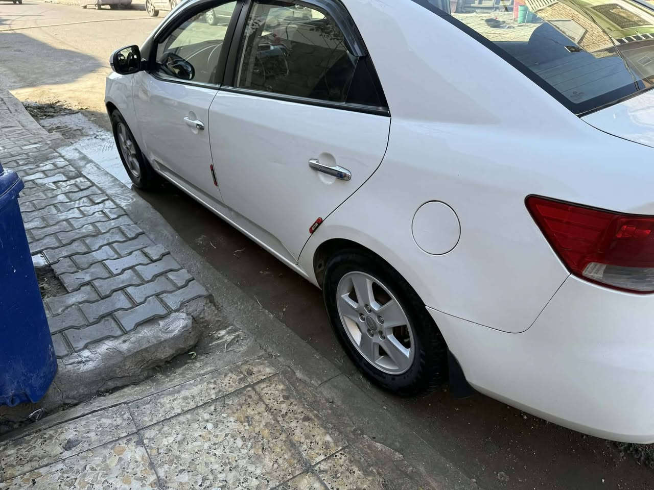 للبيع او مراوس كيا سيراتو وارد خليجي مكينه ١٦٠٠  ما مفتوح كير ما مفتوح صدر جديد كامره حساسات تحكم جهتين شفتات جهتين شاشه  رقم جديد سنويه ٢٠٢٨ تبريد تدفاه شغال صبغ قطعتين ونص بلا دواخل بجم كبس شاصي الغود مكفول مديل ٢٠١٣ سعر ٩٤ وبيها مجال مكاني بغداد ***********
