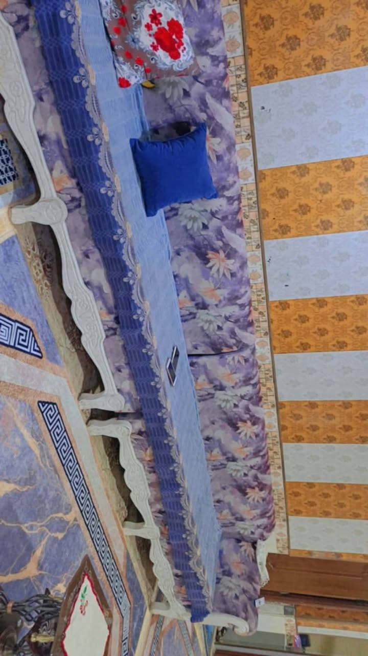 مكلف بالنشر ؟
قنفات نظيفات مثل ما موضح بالصور الطول ٩ متر السعر ١٥٠ وبيهم مجال 
المكان بصره ابو الخصيب منطقة حمدان الاتصال على صاحب الرقم ***********
