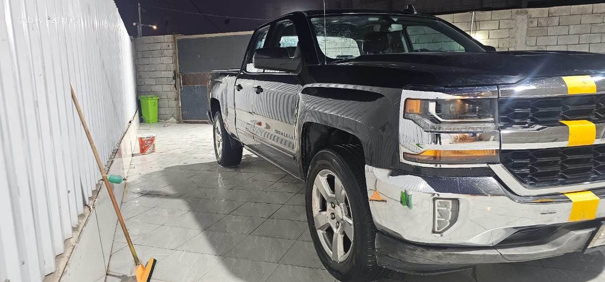 سلام عليكم للبيع 

سلفادور موديل 2018
محرك 5300.  V8
تشغيل عن بعد 
سياره باب قصير بدي طويل 
نضافه فول نضيفه
حادثه بسيط كلش بدون ايرباك 

المكان البصره 
للتواصل *********** البصرة, العراق
