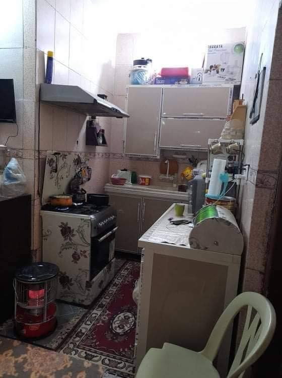 بسم الله الرحمن الرحيم للبيع ✋🏻✋🏻✋🏻🏦 

بيت ١٠٠ متر في السريدات الاولى المربع الثاني طابقين ٣ غرف واحده جوه واثنين فوق حولي كبير  مطبخ وحمام وصالة الطابق الارضي والطابق الثاني غرفتين كبار وحده من الغرف وياها حمام ومطبخ مقطوعه بقاطع خشب شبه الحائط ومعزول كانه مشتمل وبي درج من برا البيت  والبيت  بي طرمه تكفي لسياره 
السعر ١٠٠  وبي مجال بسيط للتواصل خاص ماسنجر 
او على الرقم *********** واتس اب فقط
