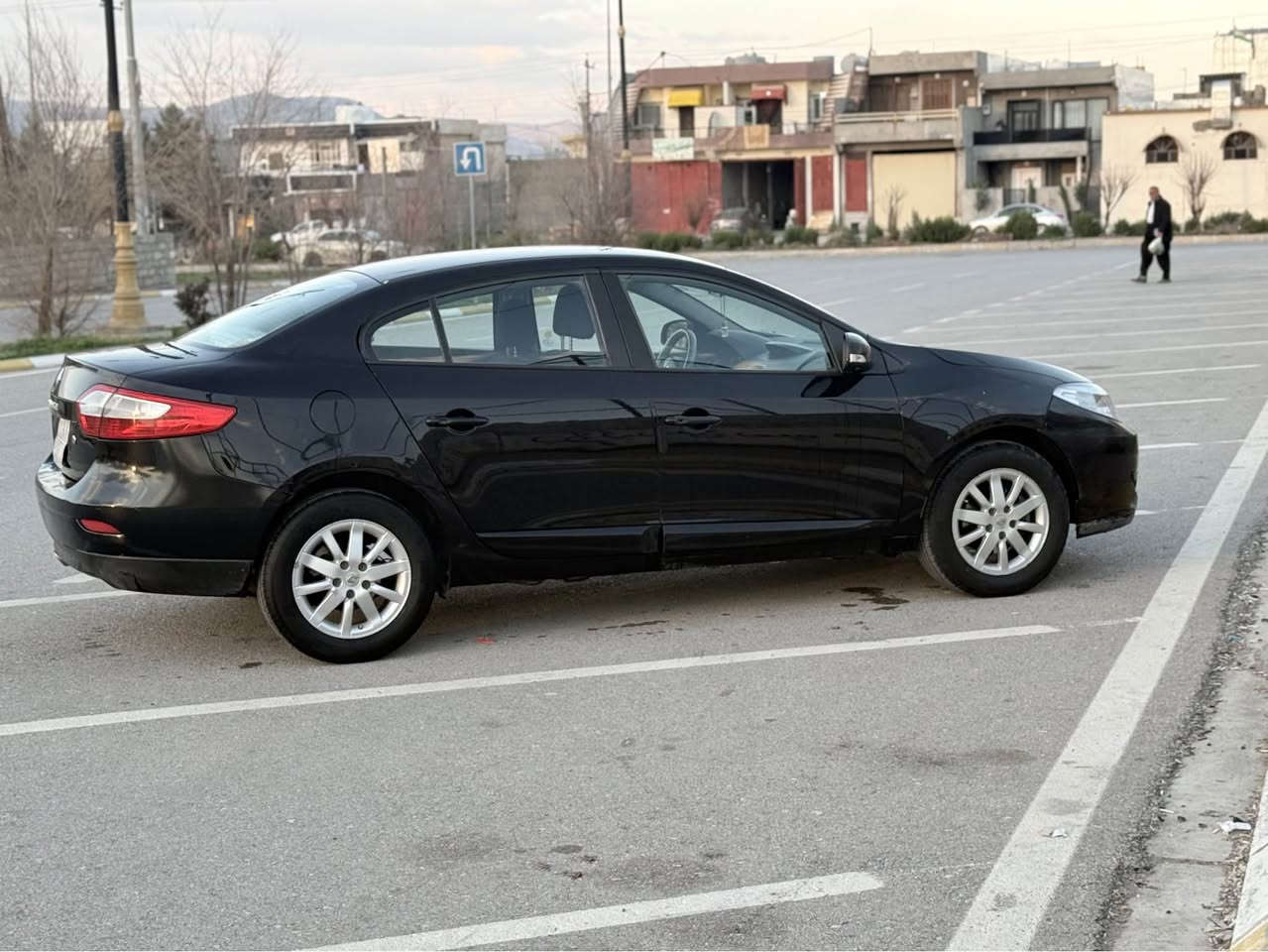 ڕینۆ فلۆنس ٢٠١١  بێبۆیاخ گێڕ و مەکینەی نەکراوە تەوە  
زۆر تند و تۆڵە بێ مەسرە فە سەنەوی بەسەر چووە  سعری ٦٢ گەڵاو مەجال 
سەیارەکە لە زەڕایەنە  بۆ پەیوەندی ***********----*********** دار بنديهكان, السليمانية
