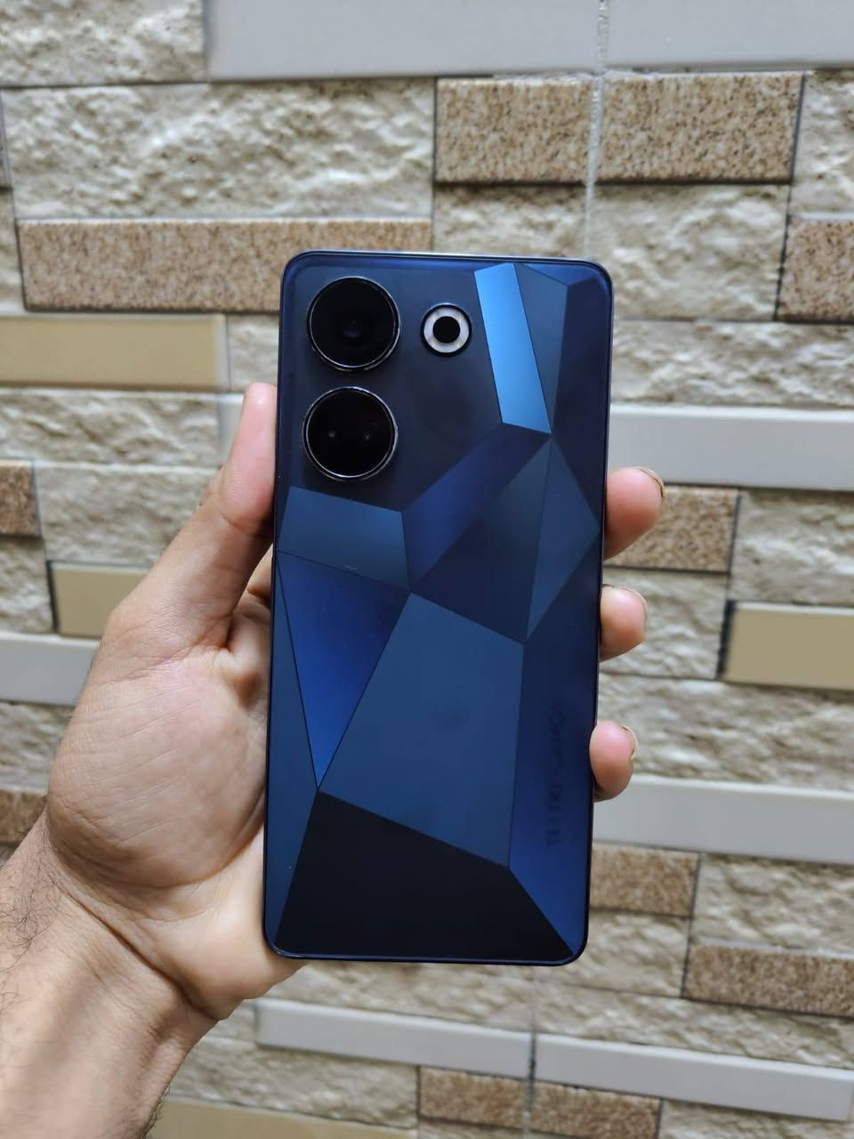 سلام عليكم جهاز تكنو كامون 20برو ذاكره 256 مكفول من كلشي بدون ملحقات ببجي 60فريم فول سلاسه سعر 160 وبي مجال مكاني نجف حي ميسان. ***********
