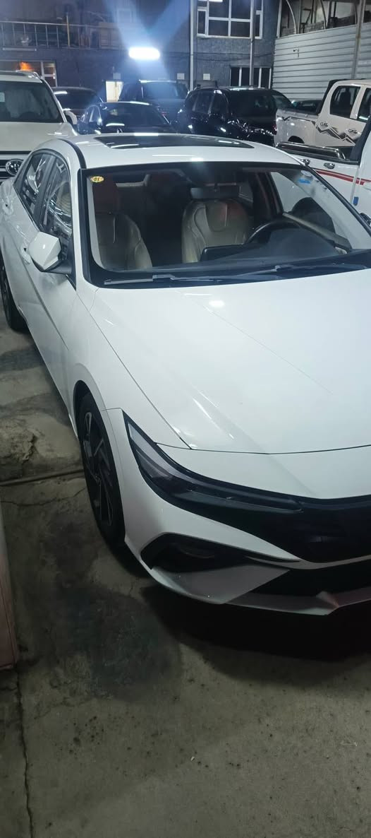 السلام عليكم هونداي
النترا 2024
خليجيه تجميع الصين 
بدون صبغ 
بيها فقط شخوط بسيطه بدعاميه 
فول 
بصمه 
فتحه 
تحكمات ستيرن
حساسات خلفيه 
شاشه حجم كبير 
وبعد مواصفات الانترا معروفه 
رقم اربيل 
سعر السياره 140ورقه 
وبيها مجال بسيط 
رقم صاحب السياره 
***********
