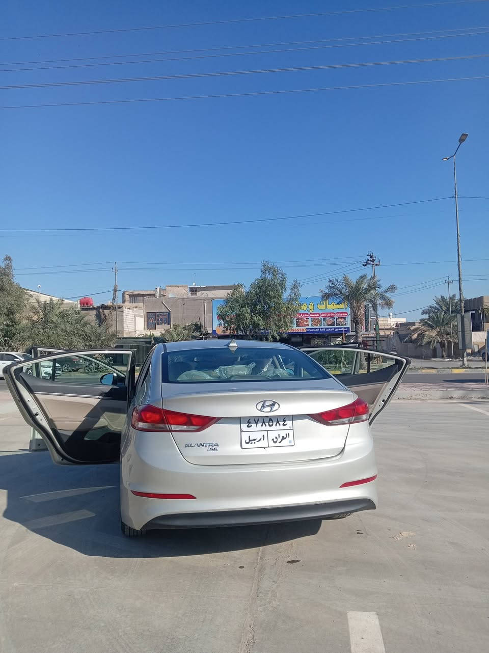 من رخصت الأدمن
النترة 2017
وارد امريكي 
محرك حجم 200 دوش 
رقم اربيل 
ملاحظة السيارة جديدة بمعنى الكلمة مالت جناي مابيهه ولا قطعة تبديل 
بيهه صبغ بنيد وباب ايسر ومكان الرقم قبق الجنطة
السعر 120 بيهه مجال حك الجيه 
اني مكلف بالنشر مكان السياره النجف الاشرف 
رقم صاحب السيارة ***********
***********
