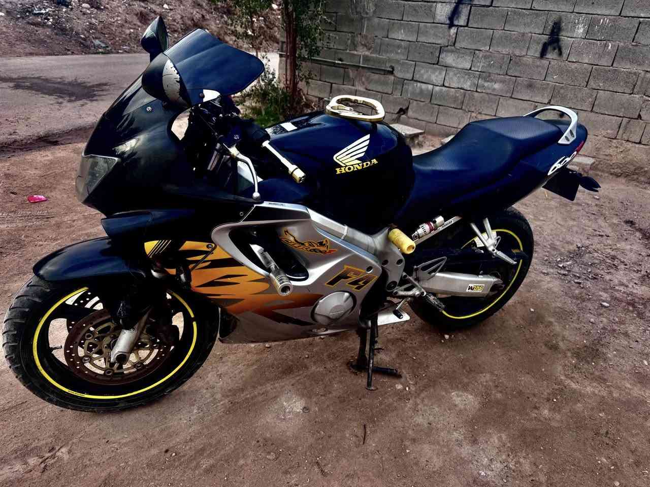 *********** اتصال      او    واتساب
للبيع فقط.                       F. 600
افواري 600 
                                  المكان الانبار الرمادي 
   
الدراجه متعوب عليه   ما تصرف عليه لو ربع. 

السعر. 18 $  حك جيتك. تدلل.       الدراجه ب التصوير مضلومه ب الواقع تخبل 

مكاتبه. فقط وياهة.   تجي تاخذه من باب البيت.  اكفله من السرقة   

الدراجه. تجي تفحص بعينك
تعجبك. تصعده. وتروح وع راسي الجميع
