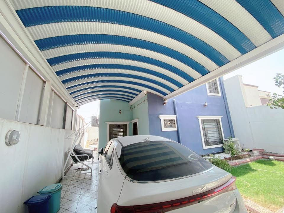 بيت للبيع مجمع الأميرات الأول 200 م بي اضافات غرفتين سويت مجموع الغرف 4 +عماريه وجه البيت ع جهه كربلاء 
السعر خاص واتساب
***********
