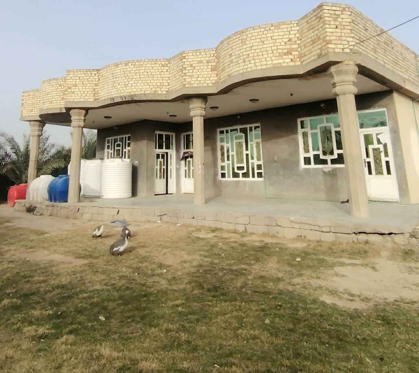 السلام عليكم بيت للبيع مساحته 250متر ويايه 6دونم البيت يحتوي على غرفتين نوم مع صاله و هول و استقبال ومطبخ البيت كامل مكمل واحد على واحد بناء حديث
العنوان جبله فرع الامام 
ملاحظه: البيت يبعد عن الشارع العام 300متر
للاستفسار على 
***********
***********
