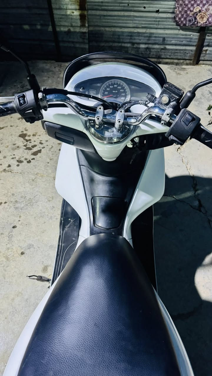 السلام عليكم للبيع دراجه pcxجيل الاول دراجة مال رمبه مديل16 ماخذها رمبه الدراجه على  ايدي حجم مكينه 150ياباني الاصلي دراجه جديده مال جناي 
ياباني الاصلي دراجه كامله أستان كهربائي حساس ازدحام ٢حرف Aدراجه جديده الدراجه مكينه لوك شلعه معدل خير من اللّٰه دراجه تكول جديده بمعنئ الكلمه واحلا من الصور  دراجة مكينه مكفوله اي نقص مابيه
السعر مليون  و 450 وبين مجال ***********===مكاني بغداد تاجي
