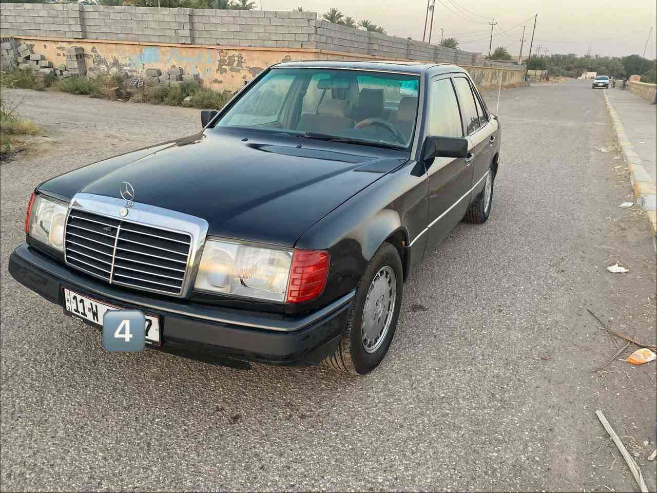 سيارة مارسدس دب 300 للبيع مديل 1992 رقم بغداد التواصل مع صاحبهة مكان ديالى حمرين  ‏‪***********‬‏ المقدادية, ديالى
