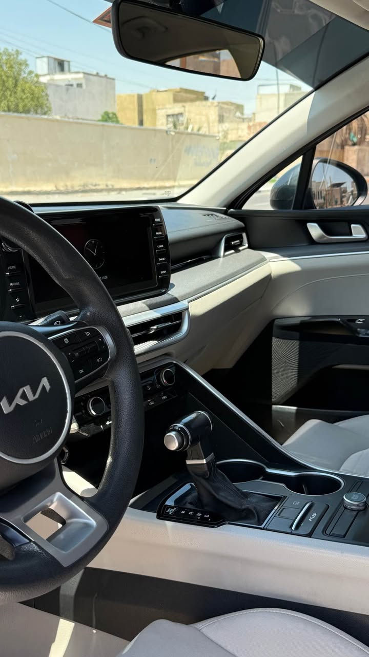 KIA K5 2022 خليجي

الممشى: 73 ألف كم
مواصفات ستاندر(سويچ مو بصمة)
* محرك 2000 (2.0) دوش
*كير AT
* شاشة CarPlay
* كاميرا خلفية
* مثبت سرعة
* أربع وضعيات قيادة: Normal - Sport - Eco - Smart
* السيارة عليها سستم حماية
* السيارة نظيفة وجاهزة من كلشي شرط الفحص
بيها بارد بالمكان المحددة بالصورة
رقم اربيل وكالة بأسمي
عنوان السيارة:البصرة_المعقل
*********** البصرة, العراق
