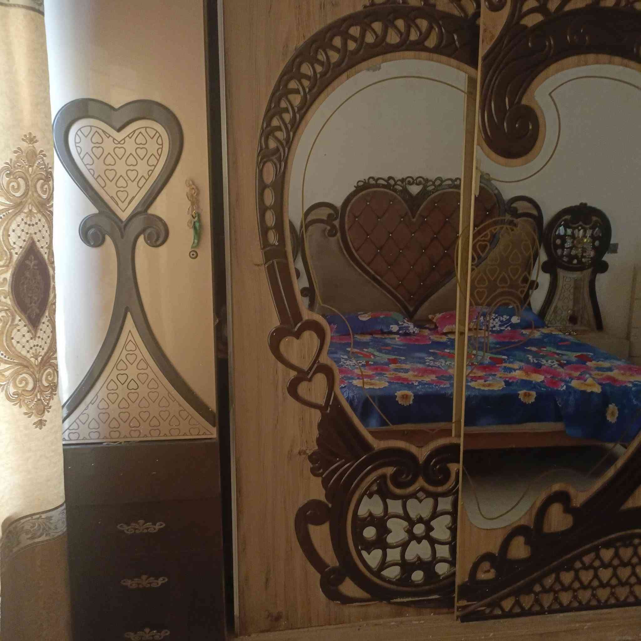 سلام عليكم غرفه نوم تركيه للبيع سعر 450 وبيها مجال مكانه البوعيثه قرب معمل لغاز  ***********
