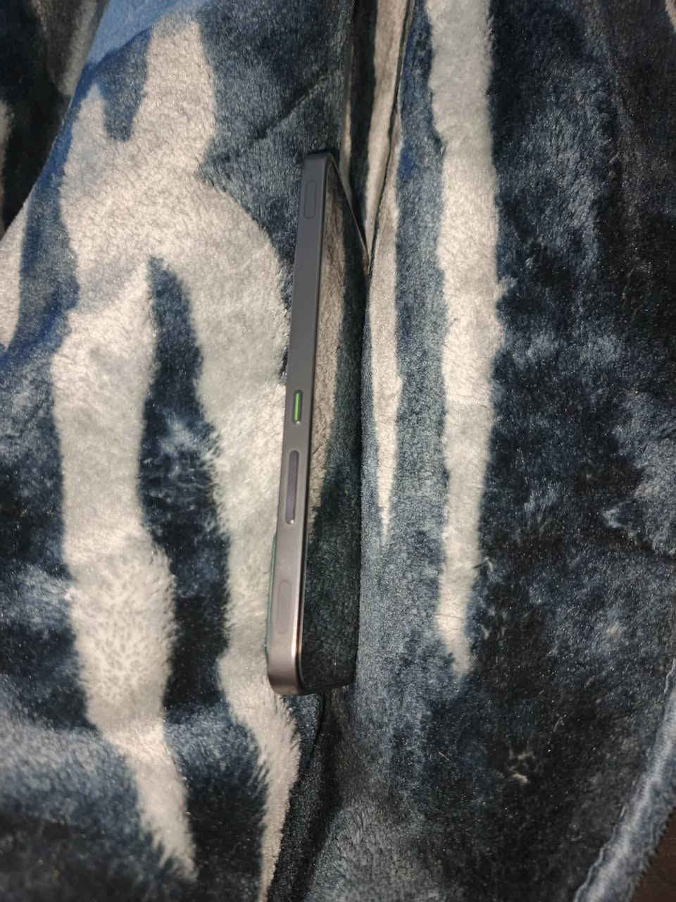 📱 انفنكس GT 30 Pro
🔹 مستعمل نظيف جداً
🔹 كامل الملحقات ✔️
🔹 الذاكرة: 256GB
🔹 الرام: 12GB + 8GB رام افتراضي
🔹 المعالج: Dimensity 8350 Ultimate (وحش فئة الألعاب)
🔹 PUBG / COD / Fortnite يشتغل 120 فريم ثابت 🎮
🔹 الشاشة: AMOLED
🔹 الحجم: 6.78 إنش
🔹 التردد: 144Hz
🔹 الكاميرات:
  📸 108MP + 8MP
  🤳 13MP
🔹 البطارية: 5500mAh
🔹 الشحن:
  ⚡ 45W سلكي
  ⚡ 30W لاسلكي
🔹 إضاءة خلفية RGB Gaming 🔥
🔹 شفتات  للألعاب 🎯
🔹 سماعات ستيريو 
 مراوس ب ايفون 13برو ماكس


**إذا كنت صاحب هذا الإعلان وتريد حذفه لأي سبب، رجاءا أرسل رسالة إلى الدعم الفني**