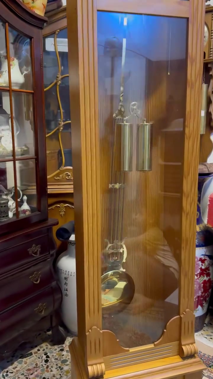 . ساعة بندولية أرضية (Grandfather clock) من ماركة هيرمل (Hermle) الألمانية، وتحديداً موديل "تشارلوت" دقاقه كل ربع ساعه تعلن الوقت مصنوعه من خشب الكرز.تتميز بهيكل خشبي صلب مع أجزاء زجاجية مشطوفة لإظهار البندول والأوزان النحاسية.يعمل هذا الموديل بنظام الأوزان الداخليه و (تكوِيك) كل 8 أيام.مكاني بغداد يوجد توصيل


**إذا كنت صاحب هذا الإعلان وتريد حذفه لأي سبب، رجاءا أرسل رسالة إلى الدعم الفني**