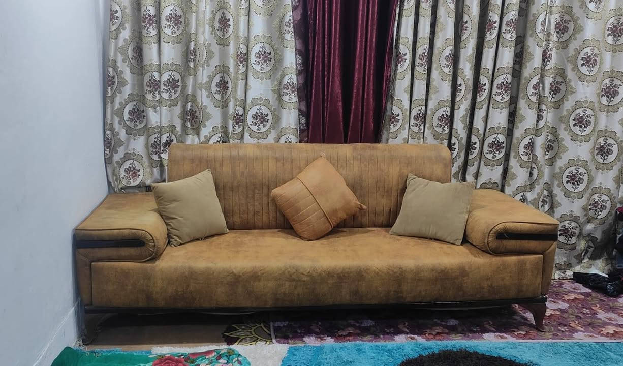 تخم ٨ مقاعد للبيع تزكام مابي اي ضرر للاستفسار خاص او الاتصال على الرقم ***********
