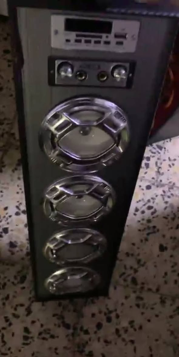 السلام عليكم
سبيكرات ستعمال قليل طول 85cm
سعر القطعة 35ألف مكان سوق الشيوخ حي العسكري


**إذا كنت صاحب هذا الإعلان وتريد حذفه لأي سبب، رجاءا أرسل رسالة إلى الدعم الفني**