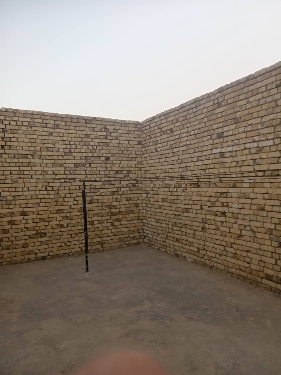 بيتين للبيه الطابوك مساحته 140وثاني مساحته 100/مكان البيوت عل حولي قرب المعارض شراي يتصل ***********
