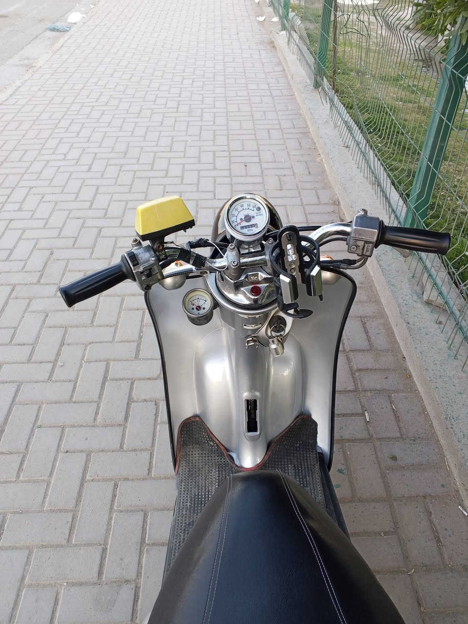 السلام عليكم درجة كلاسك بلاديه مامفتوحه شلعه معدل سلف هندر كهرباء كلها شغاله السعر 450 مكاني بغداد السيديه ***********
