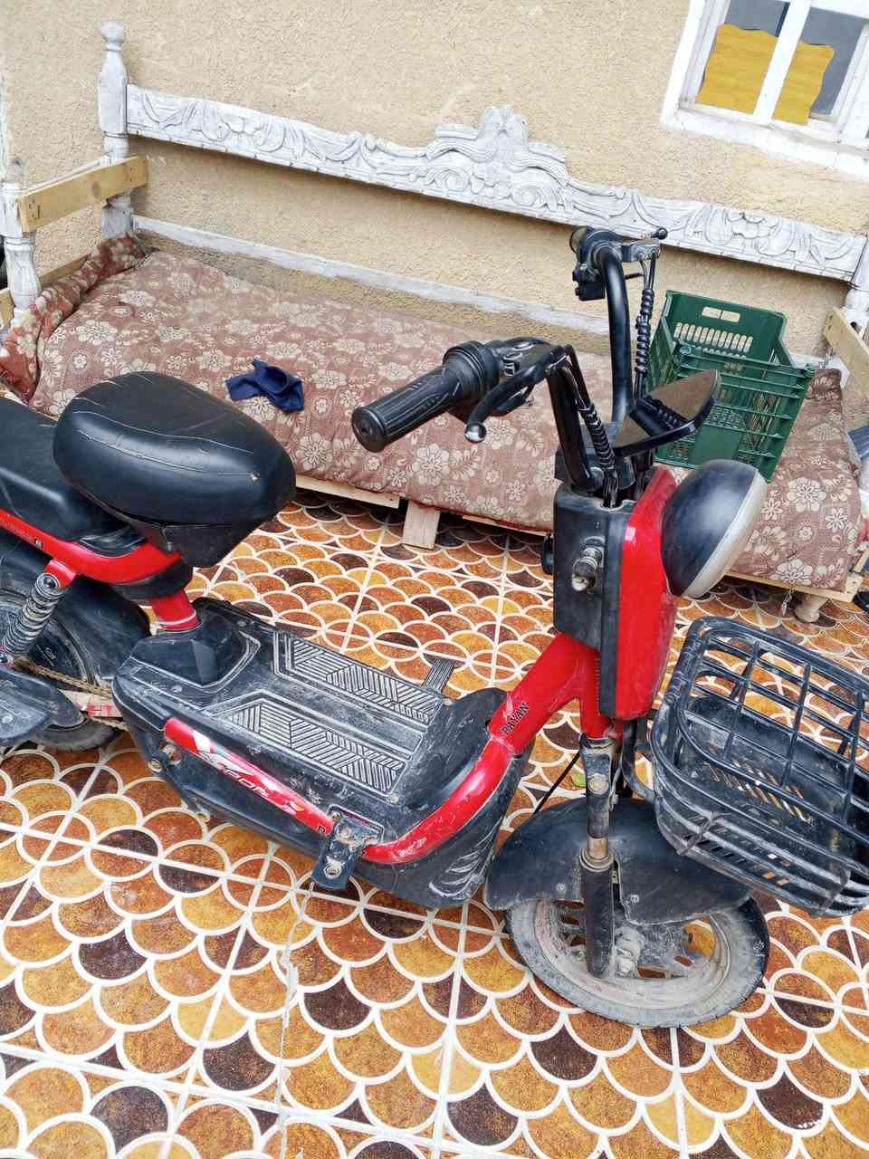 سلام عليكم دراجة  شحن حجم 14
دراجة نضيفة 
بطاريات جديدة شديتهن 
نقصها بس الاشارة واكفة 
السعر 200وبيها مجال 
اي استفسار راسلني خاص. 
الرقم ***********
كلش مناسبة والله الجديد مالهب ب500صار
